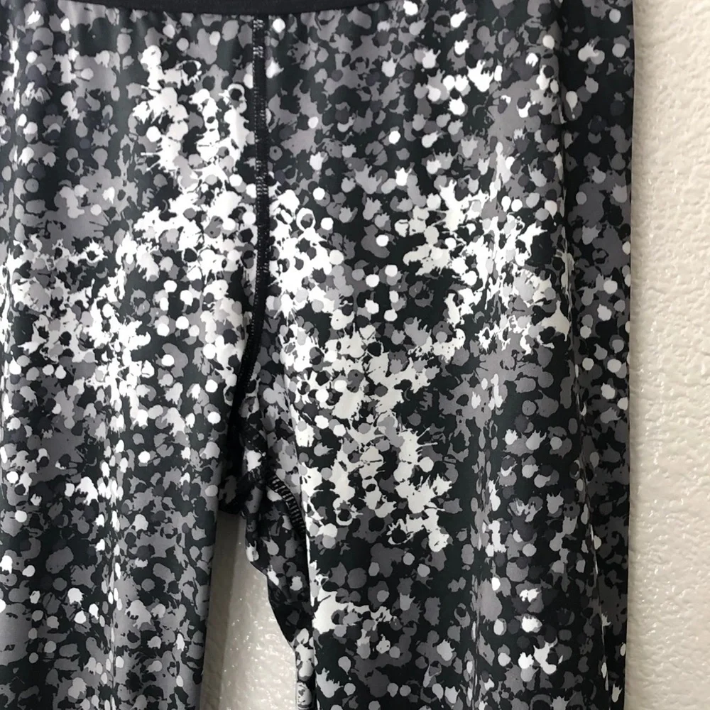 Nike Pro Spotted Cropped Workout Leggings